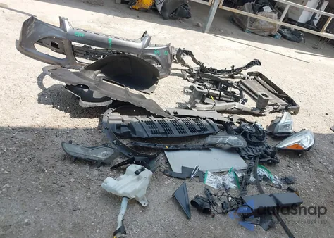 2014 Ford Escape Titanium z USA, uszkodzony, nr VIN 1FMCU0J9XEUE11657